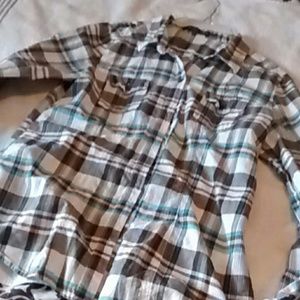 Juniors Long sleeve shirt.