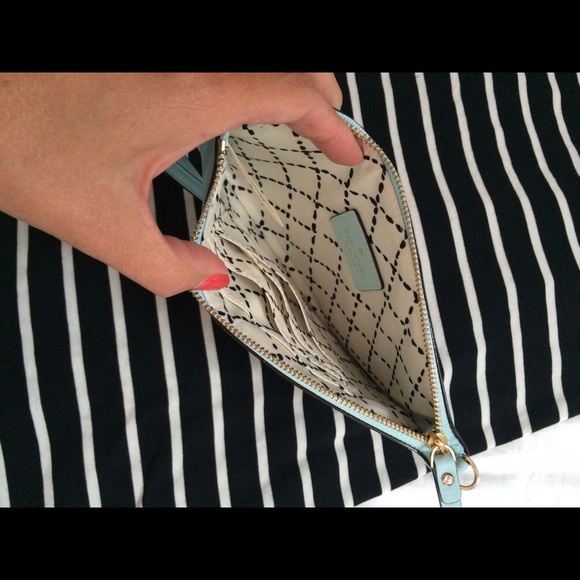 Kate Spade wristlet - Picture 3 of 4