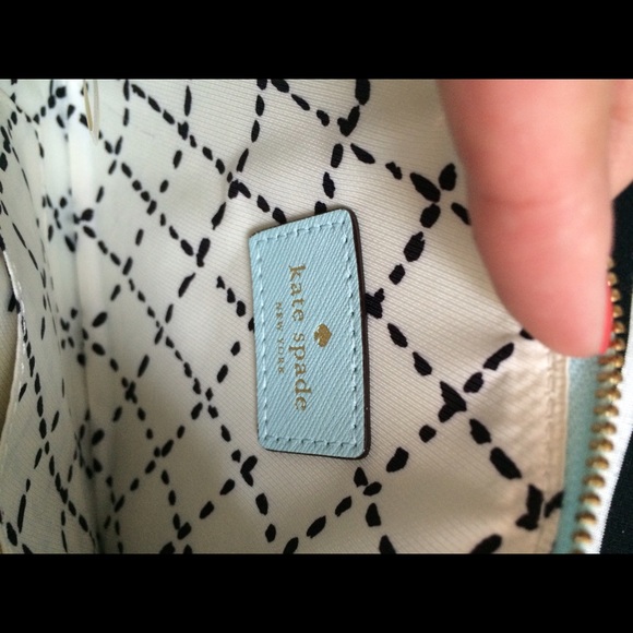 Kate Spade wristlet - Picture 4 of 4