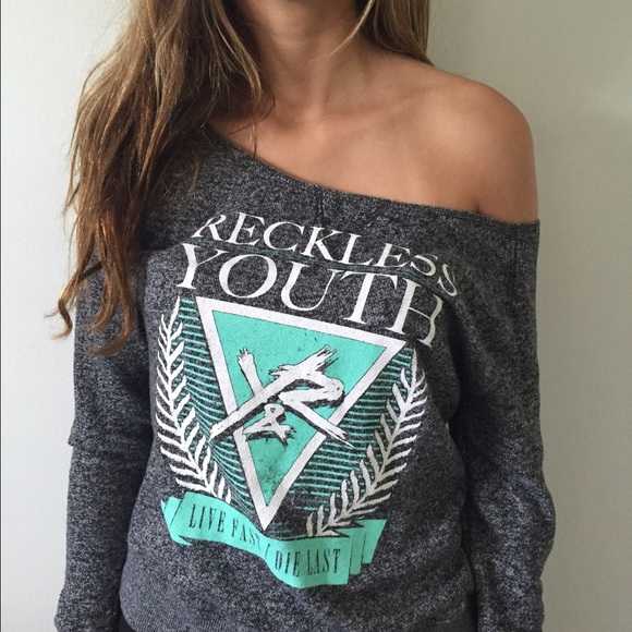 Young & Reckless / off the shoulder