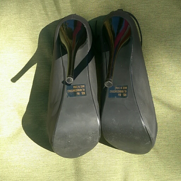 NEW Shoes!!! Black heels - Picture 4 of 4