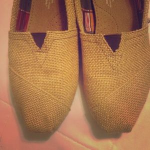 Burlap TOMS