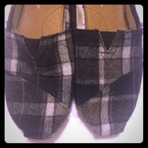 Black and grey plaid TOMS