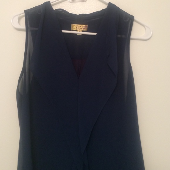 Sleeveless blouse - Picture 2 of 4