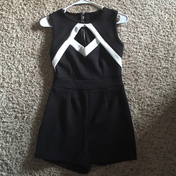 Dresses & Skirts - Black/white romper
