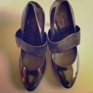 Jessica Simpson silver shoes size 6