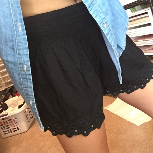 American Eagle Flowy Short
