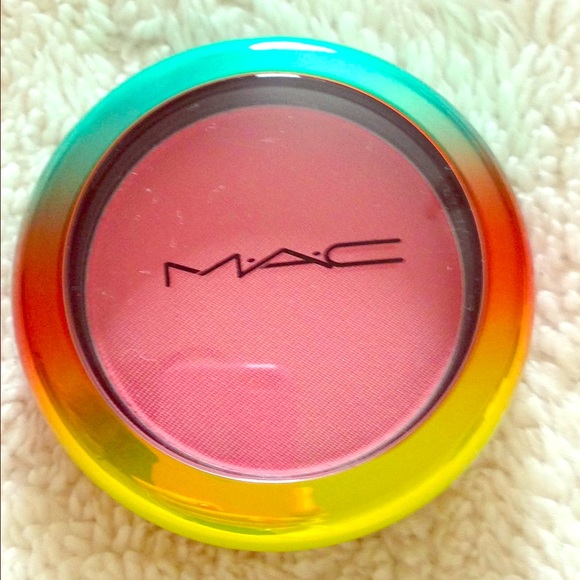 Sold 🚫🚫MAC Wash and dry blush in Hipness