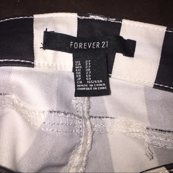 ๐ซSOLD๐ซ Black and White Striped Pants ๐ ๐๐ - Picture 2 of 4