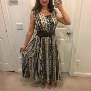 🎄SALE🎄NWT Flowy Maxi Dress