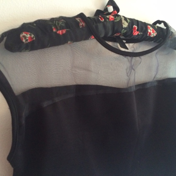 Black Crop Top - Picture 2 of 3