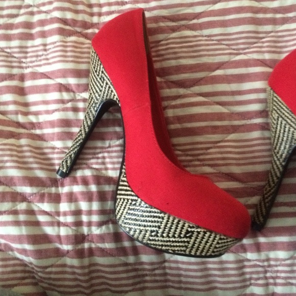 Red heels - Picture 1 of 2