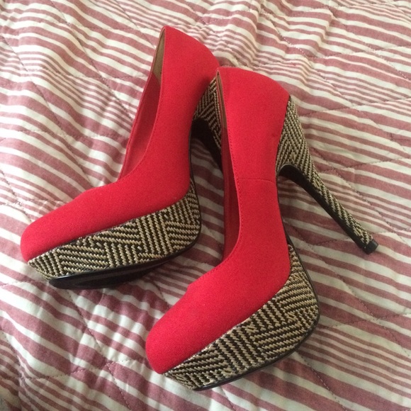 Red heels - Picture 2 of 2