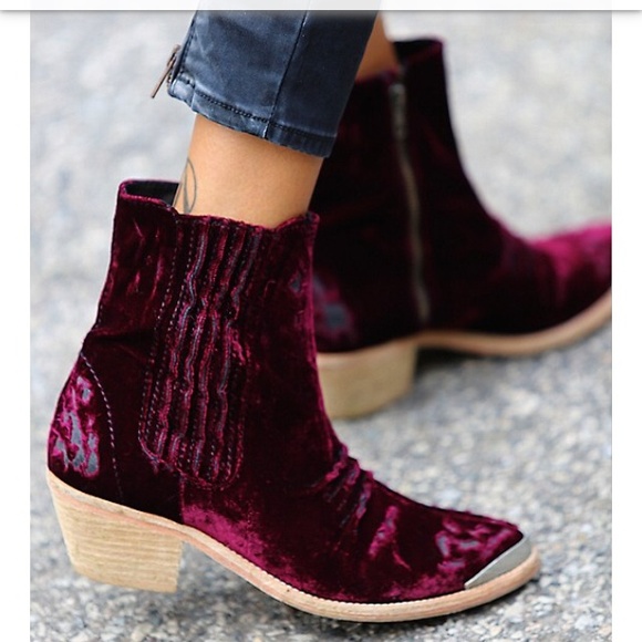 ISO!!! Free people boots & top! Size 10:40/41 Lg