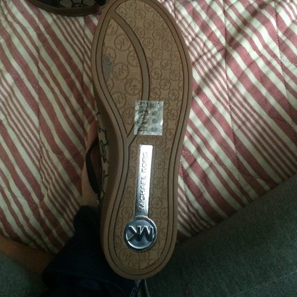 Michael kors shoes - Picture 2 of 3