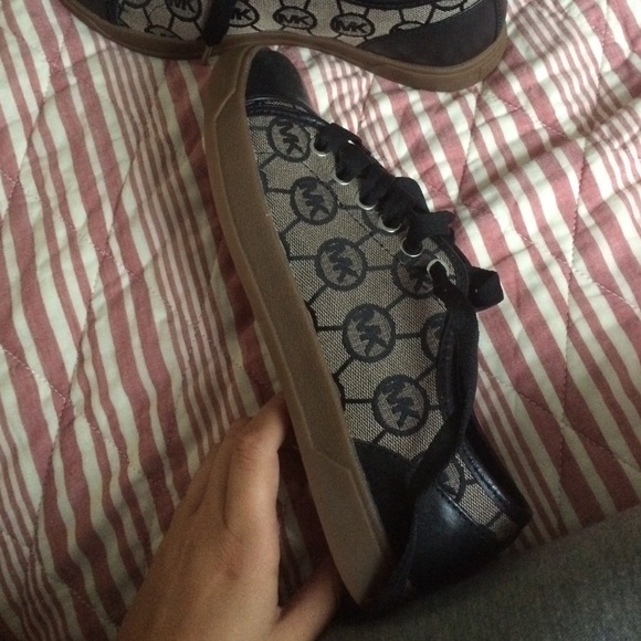 Michael kors shoes - Picture 3 of 3