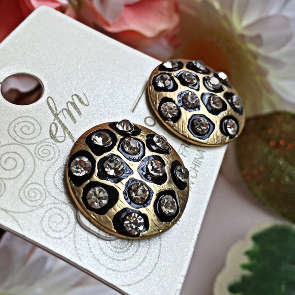 ❗️🚫SOLD❗️Protection of Enchants Earrings - Picture 2 of 3