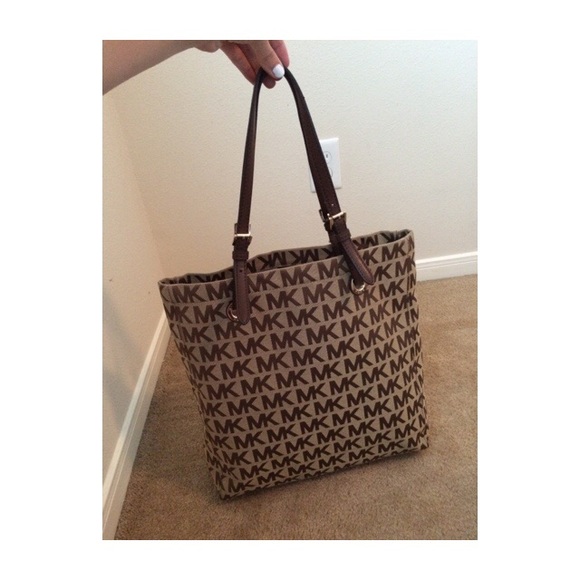 EUC Michael Kors jet set tote