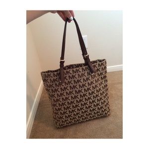 EUC Michael Kors jet set tote