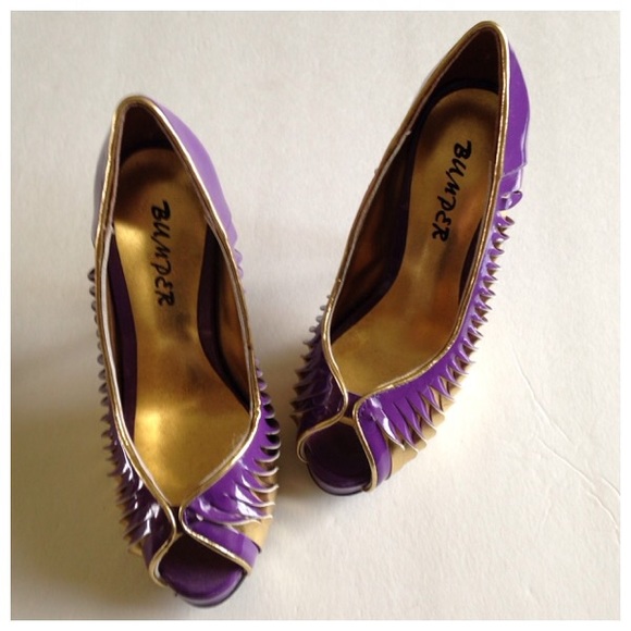 💥Host Pick💥 Stylish Purple & Gold Heels - Picture 2 of 4