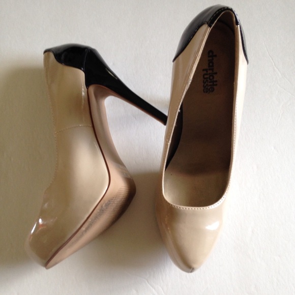 πHost Pick πBlack & Nude Color Block Style Heels - Picture 2 of 4