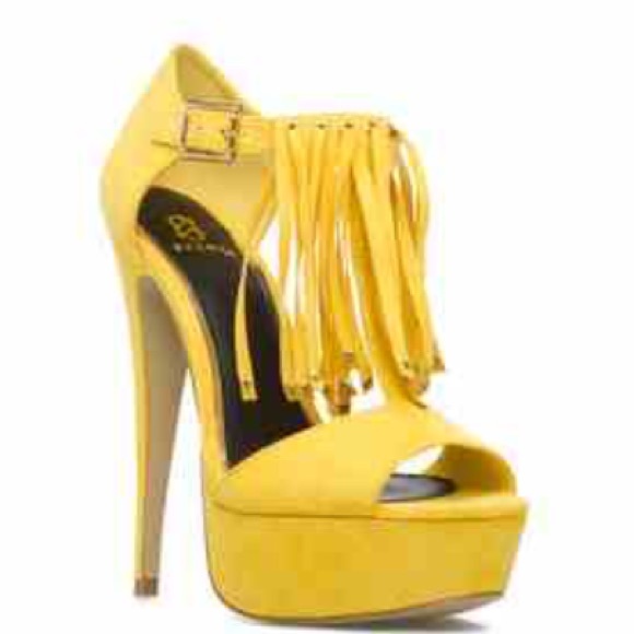 Yellow Fringe Platform Sandals ☺️🌟⭐️☀️💛💛💛