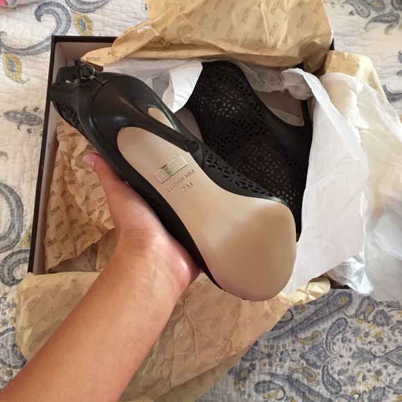 Black Badgley Mischka Lea Bootie - Picture 3 of 4