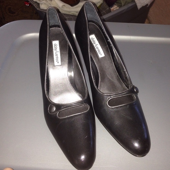 Black daisy Fuentes heels size 9