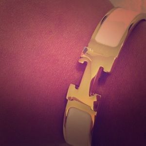 Hbracelet gold and white