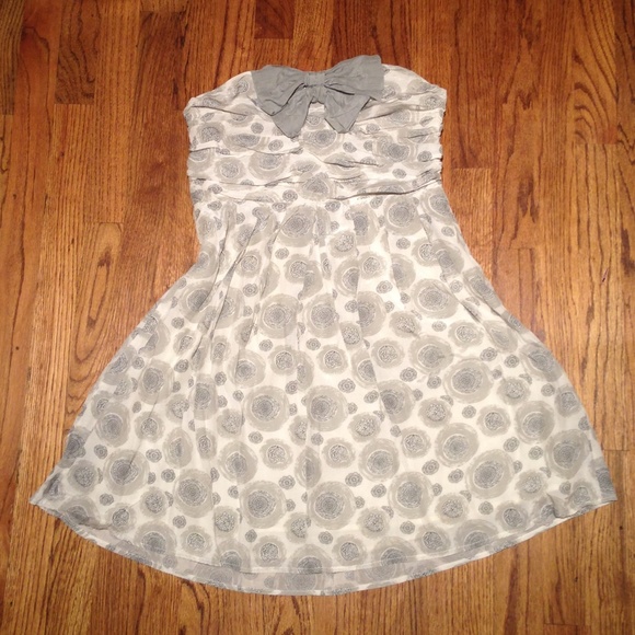 Strapless dress