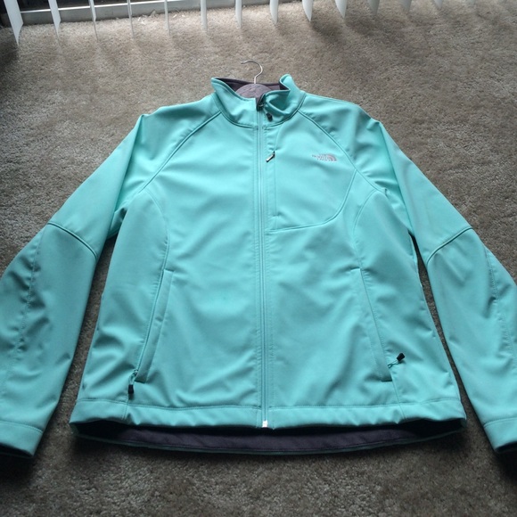 The North Face Windwall Jacket in Mint