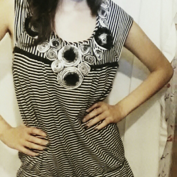 Black and white pretty little dress