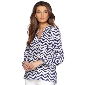 🌴Navy Lilly Pulitzer Elsa top- I Got Lucky, Small