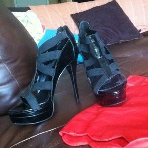 Black pumps