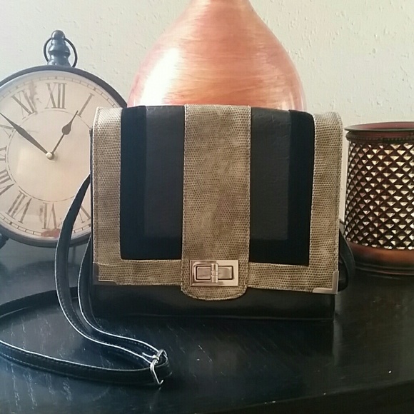 Square crossbody strap purse