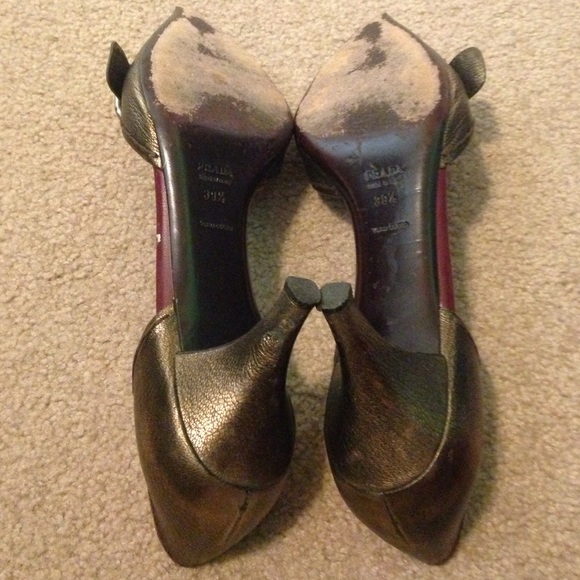 bronze kitten heel sandals prada prada bronze kitten heel buckle size 39 5 from bronze kitten heel sandals prada prada bronze kitten heel buckle size 39 5 from