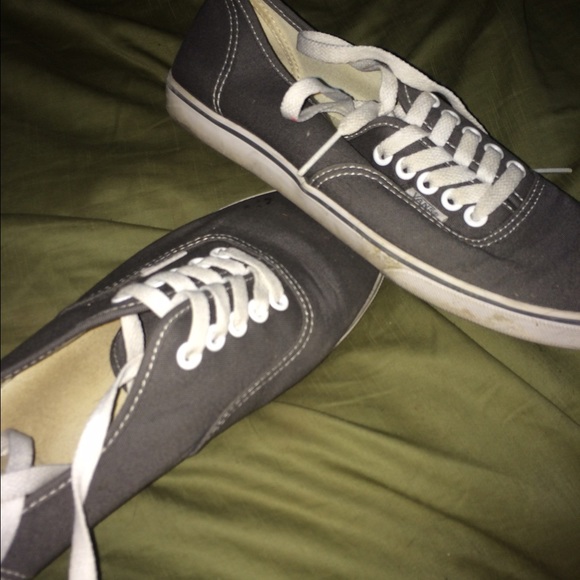 Gently used vans👟