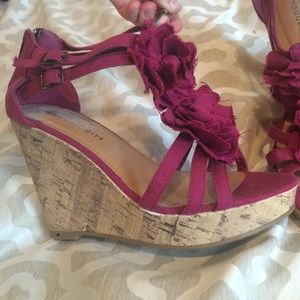 Madden girl Kloverr Magenta flower sandals