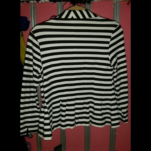 Pleated black and white striped blazer - Picture 2 of 2