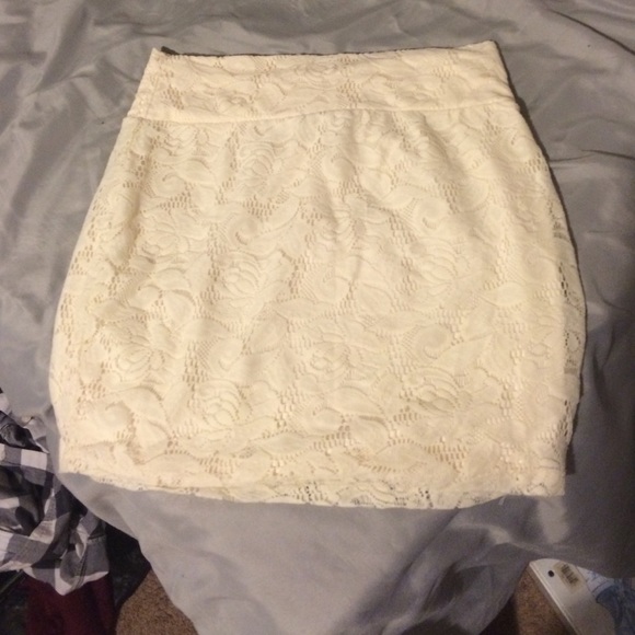 Lace skirt