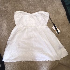 O'Neill strapless, patterned, white top