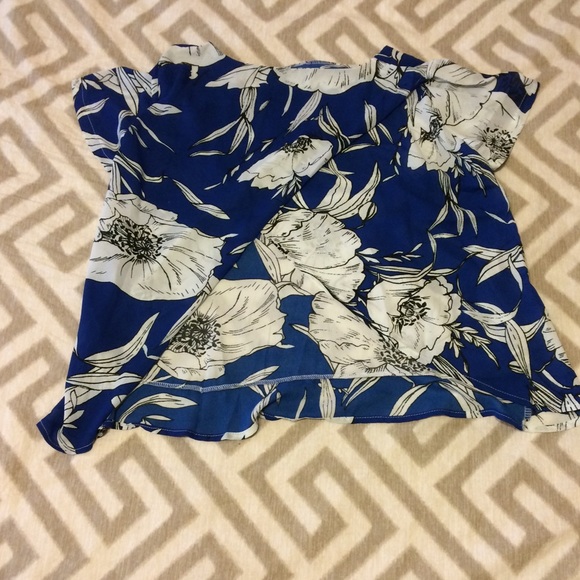 Blouse with open back. - Picture 2 of 2