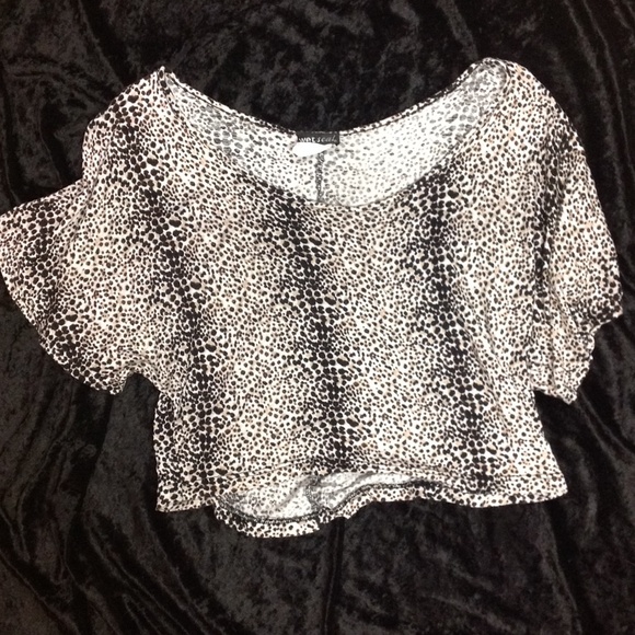 Loose crop top