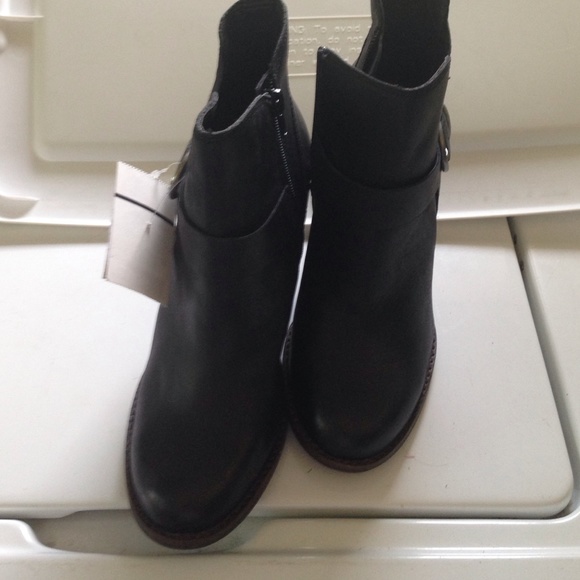 Lucky brand ankle zipper boots - Picture 2 of 4
