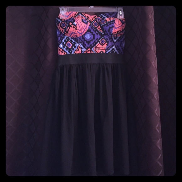 Sleeveless Patterned and Black Dress