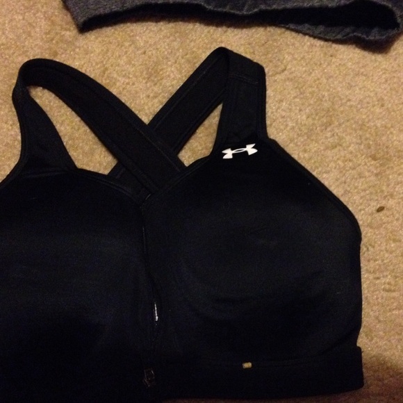 Under armor zip up sports bras size small 30-32