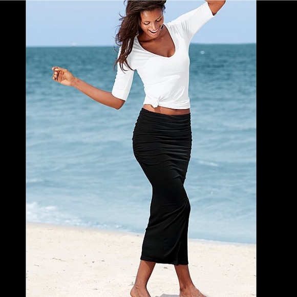 Venus black scrunch skirt