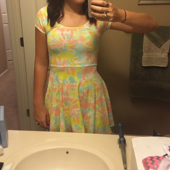 Tie Dye Dress with cross and open back - Picture 3 of 3