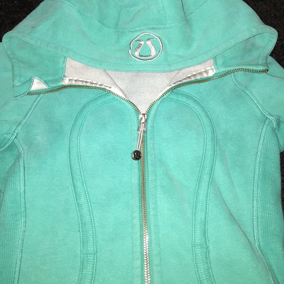 lulu lemons zip up size 2!