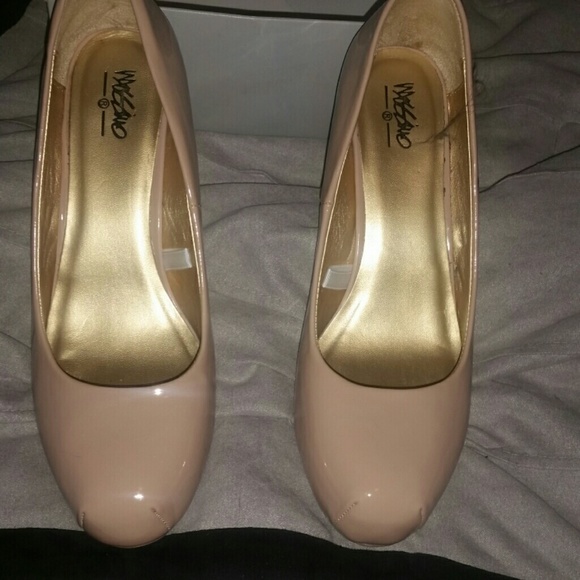 Nude pumps